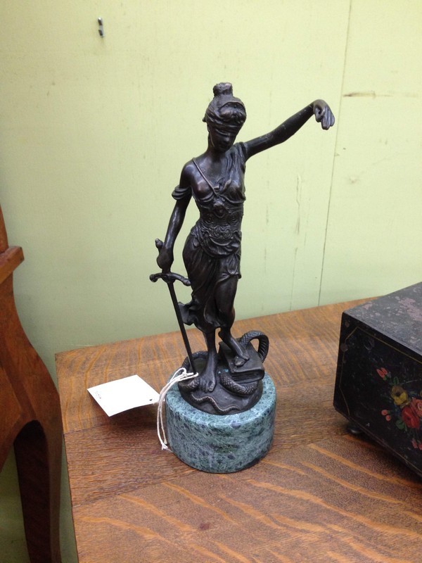 blind lady justice statue